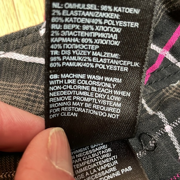 Women’s The North Face plaid shorts size 8 - Picture 5 of 6